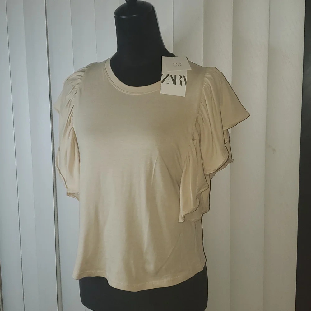 Zara Ruffle Top - Picture 7 of 8